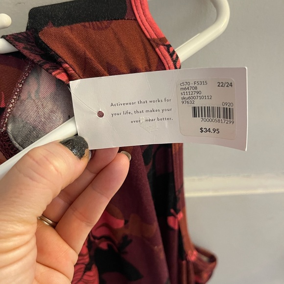 Livvi women’s activewear top (NWT) - Picture 5 of 5